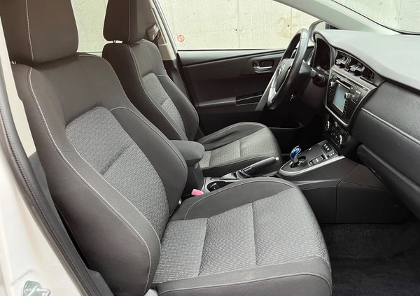Toyota Auris cena 52900 przebieg: 144779, rok produkcji 2015 z Góra małe 529